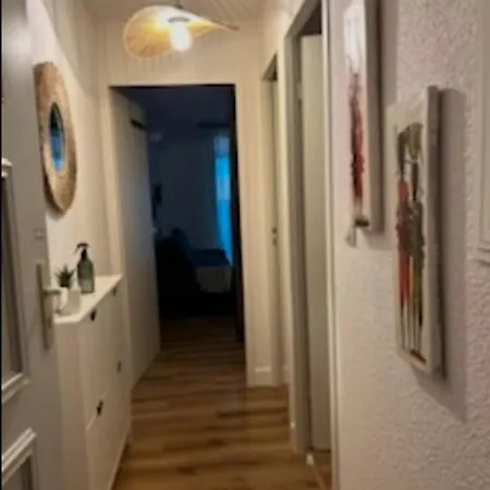 Wallis2 Apartment